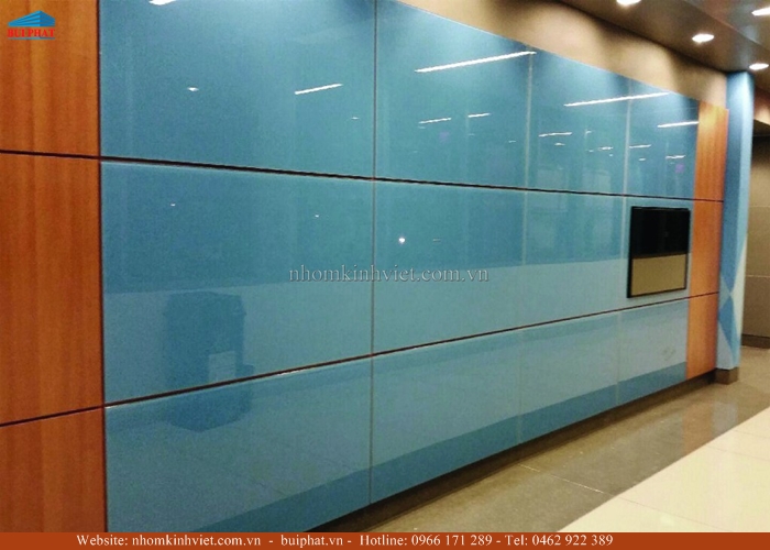 Kính màu ốp tường cho văn phòng Kính màu ốp tường cho văn phòng
